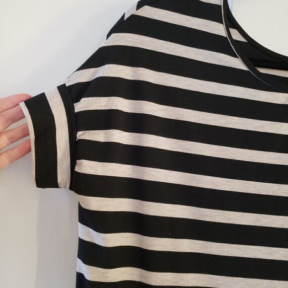 Honey & Lace Short Sleeve Round Neck Top - Picture 3 of 6